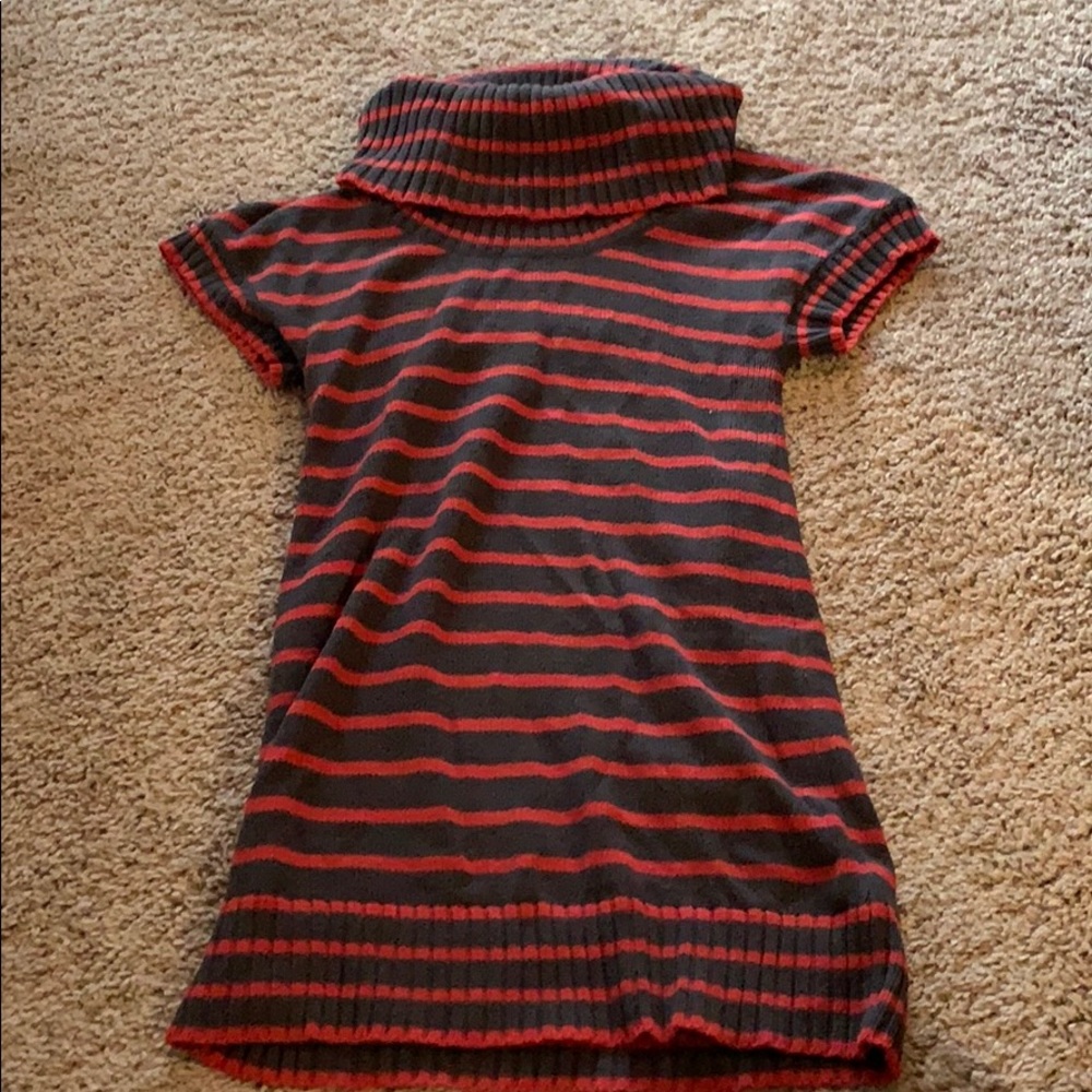 Short Sleeved Turtle Neck